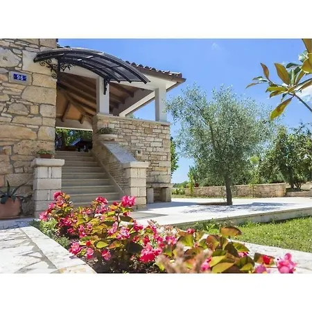 Matija Comfortable Holiday home Svetvincenat